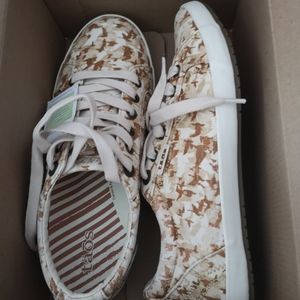 Taos Star Sneaker Shoes Size US 9